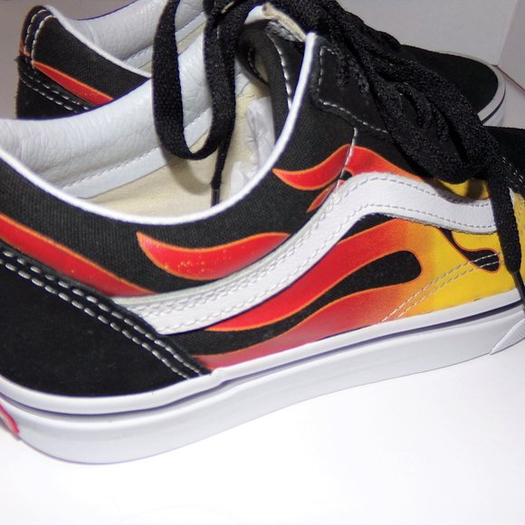 VANS Other - VANS MENS 6.5 WOMENS 8 REALLY COOL WITH FLAMES ON THE SIDE LIKE NEW LOVE THEM!